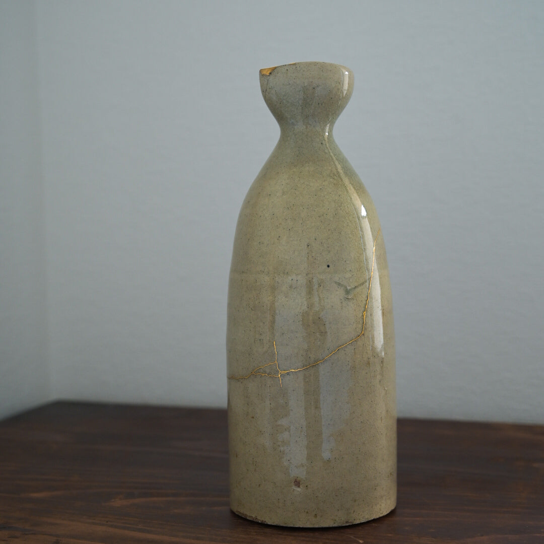Kintsugi Tokkuri - Japanese sake bottle